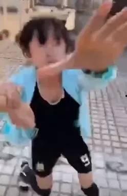 蓝衣女孩爆料视频播放在线观看,揭秘事件真相,在线观看不容错过 第2张 蓝衣女孩爆料视频播放在线观看,揭秘事件真相,在线观看不容错过 第2张